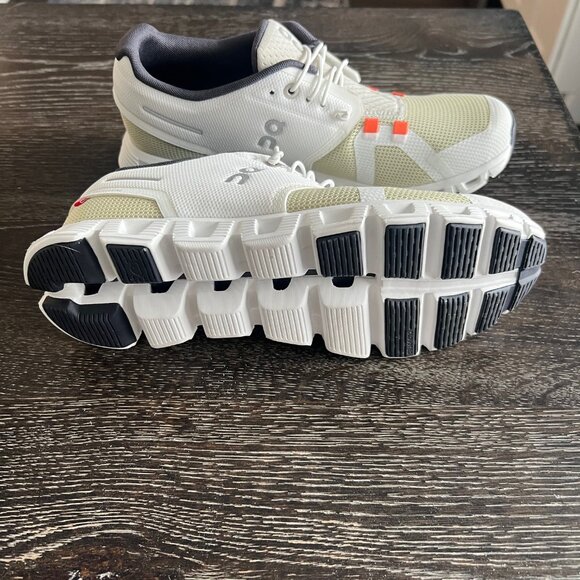 Women's On Clouds shoes - brand new, never worn - Picture 3 of 4